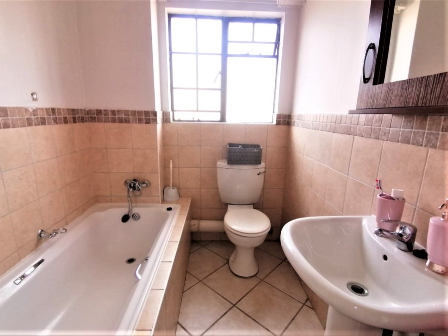 2 Bedroom Property for Sale in Hillside Free State